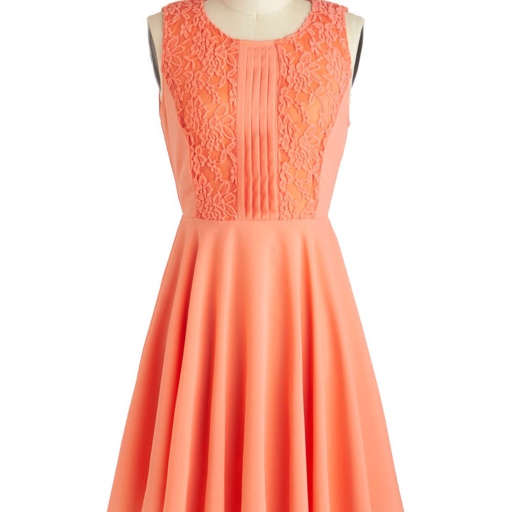 🌟MOVING SALE🌟 NWT Peach dress with lace detail